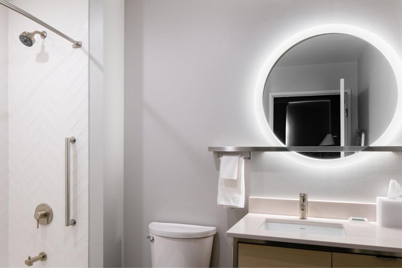 Towneplace Suites By Marriott Madison West, Middleton Bagian luar foto